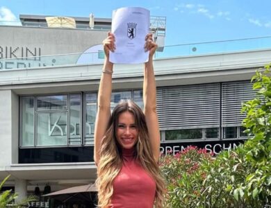 Alina Schulte im Hoff bei der Übernahme der Rocka Sports GmbH