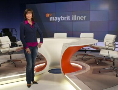 Maybrit Illner im Studio ihrer ZDF-Talkshow